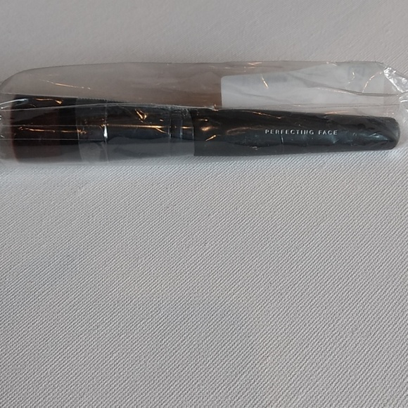 Perfecting face brush